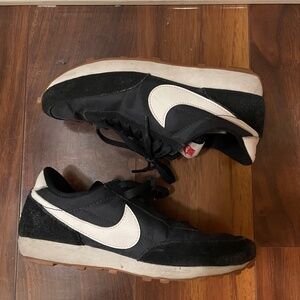 Nike daybreak sneakers
